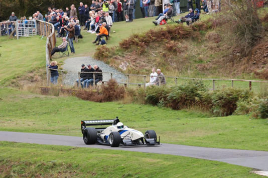 Summers និង Menzies ឈ្នះនៅវគ្គផ្តាច់ព្រ័ត្រ British Hillclimb Championship